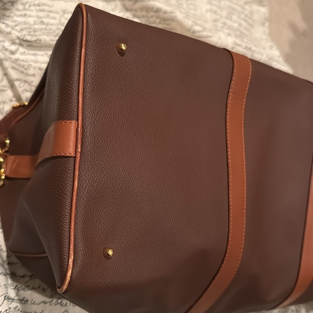 VALENTINO TRAVEL BAG IN CHOC & TAN W. GOLD ACCENTS & ROLLED LEATHER HANDLES - Picture 7 of 10